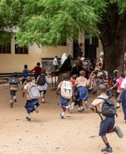 61 neue Schuluniformen